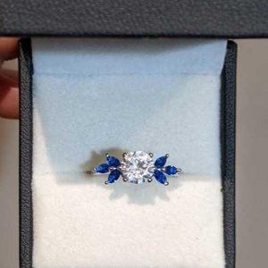 Beautiful Sterling Silver Ring Size 6